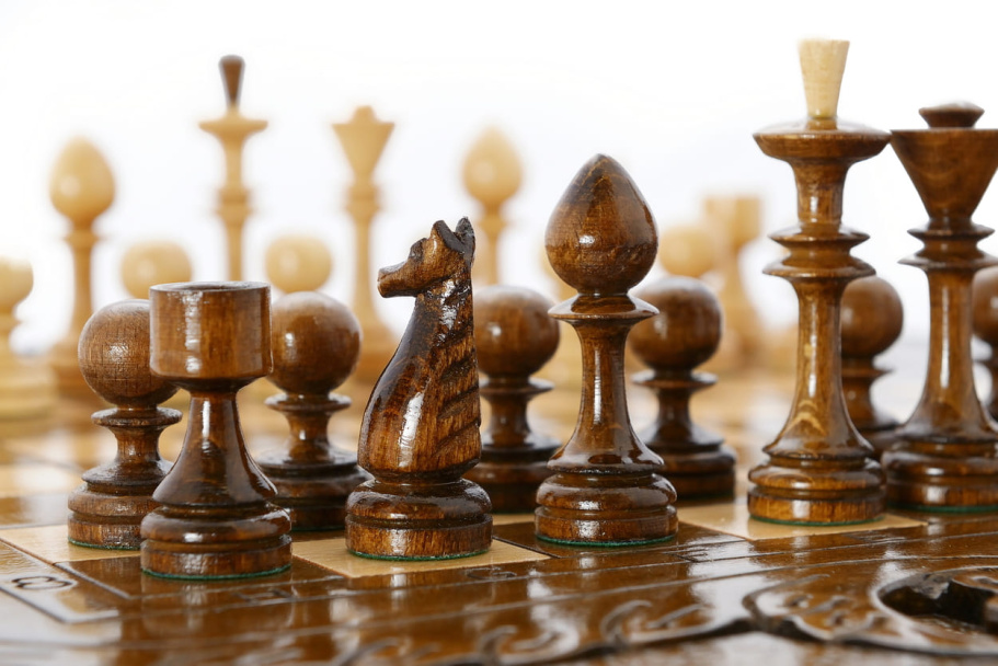 Шахматы + нарды резные "Шахматная история" 50, Harutyunyan купить в Нижнем Новгороде